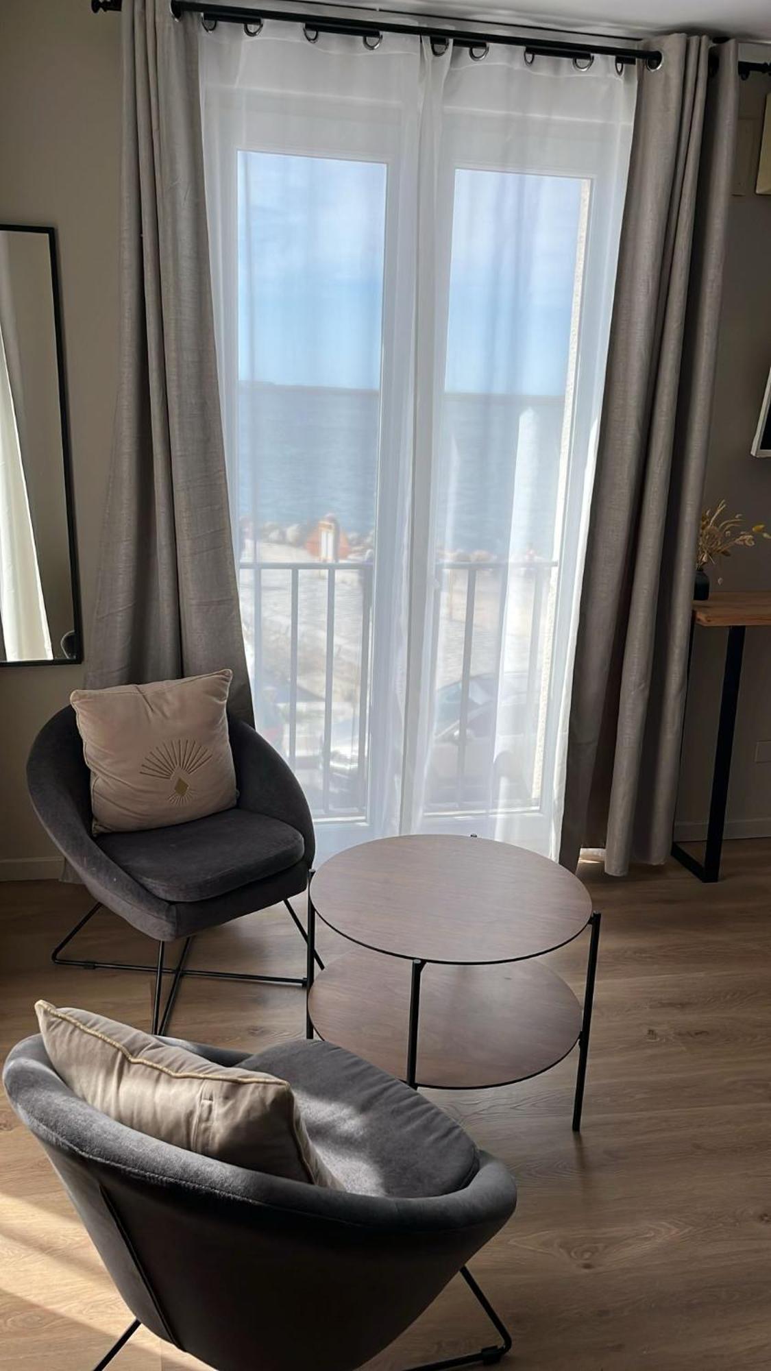 Hotel A La Voile Blanche 3*